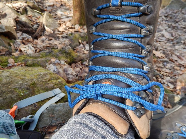 Boot laces, surgeons knott