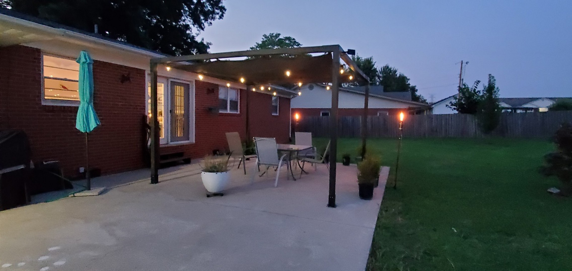 Toja Grid with lights