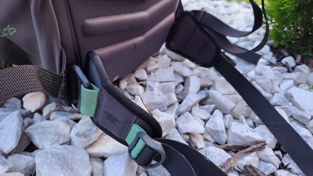 MountainSmith Apex 25 hip belt