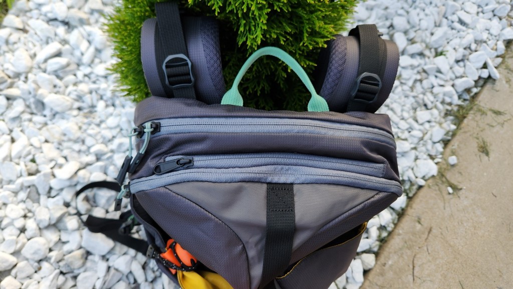 MountainSmith Apex 25 top