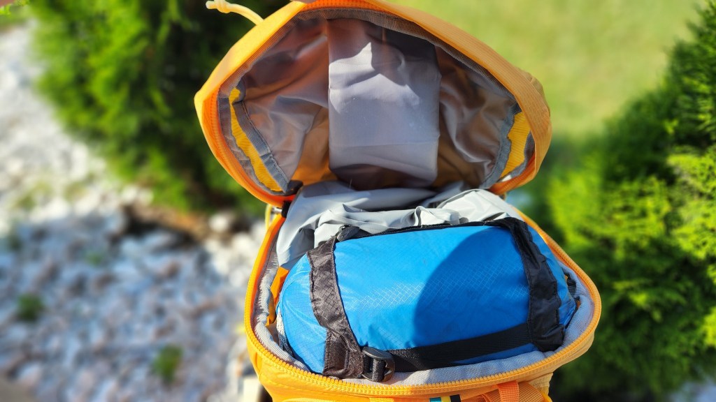 Sierra Designs Flex Hike 20-30 top lid