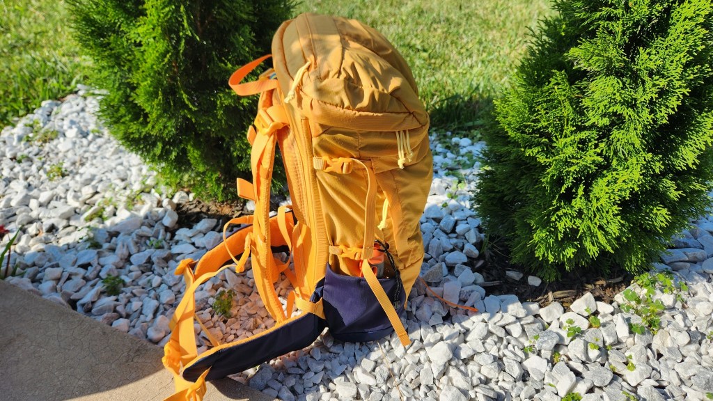 Sierra Designs Flex Hike 20-30 side